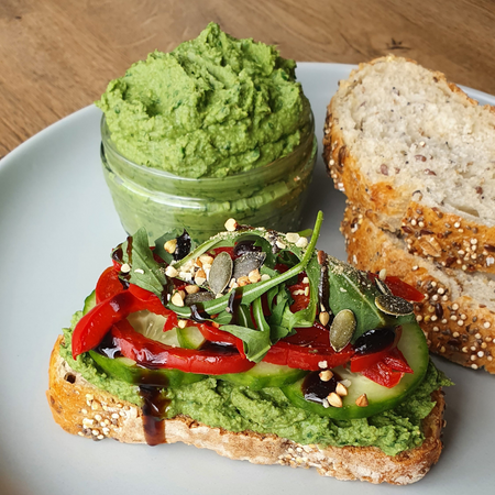 Oil-Free Spicy Spinach & Spirulina Hummus
